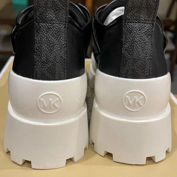 Michael Kors - Padma Leather Loafer - Size 7.5 - Picture 7 of 9